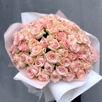 101 рожева троянда