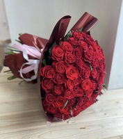 101 червона троянда