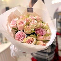 19 рожевих троянд