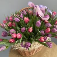 51 тюльпан у кошику